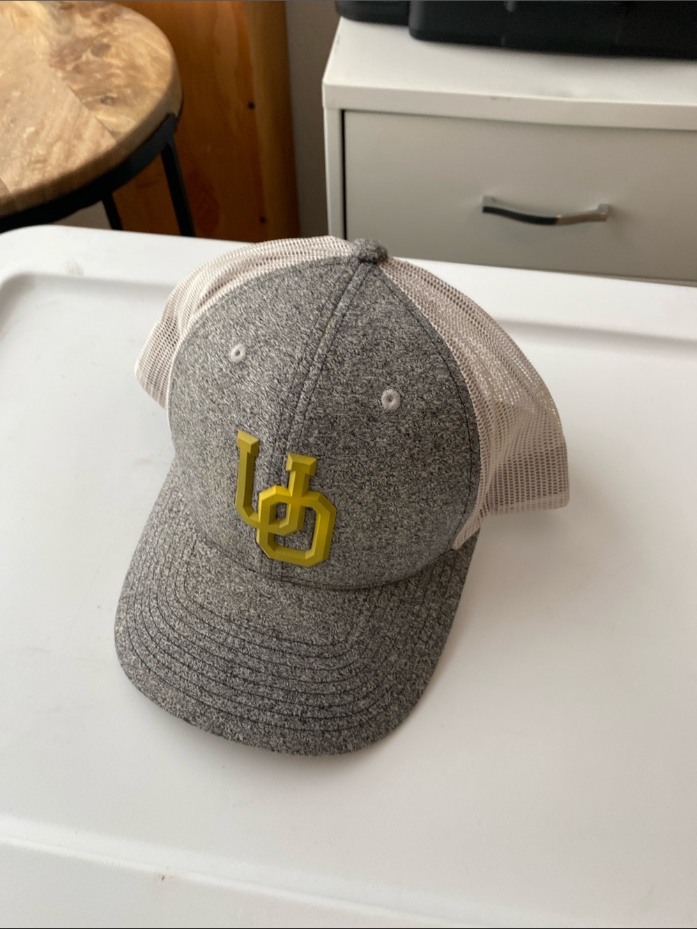 Men’s university of Oregon Grey trucker hat
